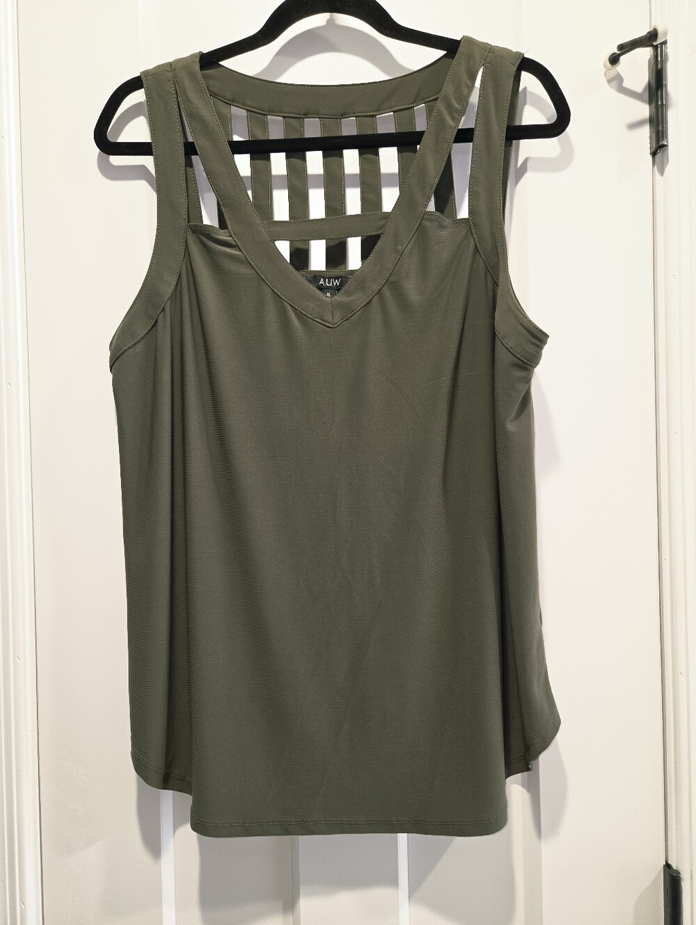Women's Size Xl Olive Green Strappy Sleevelass Top